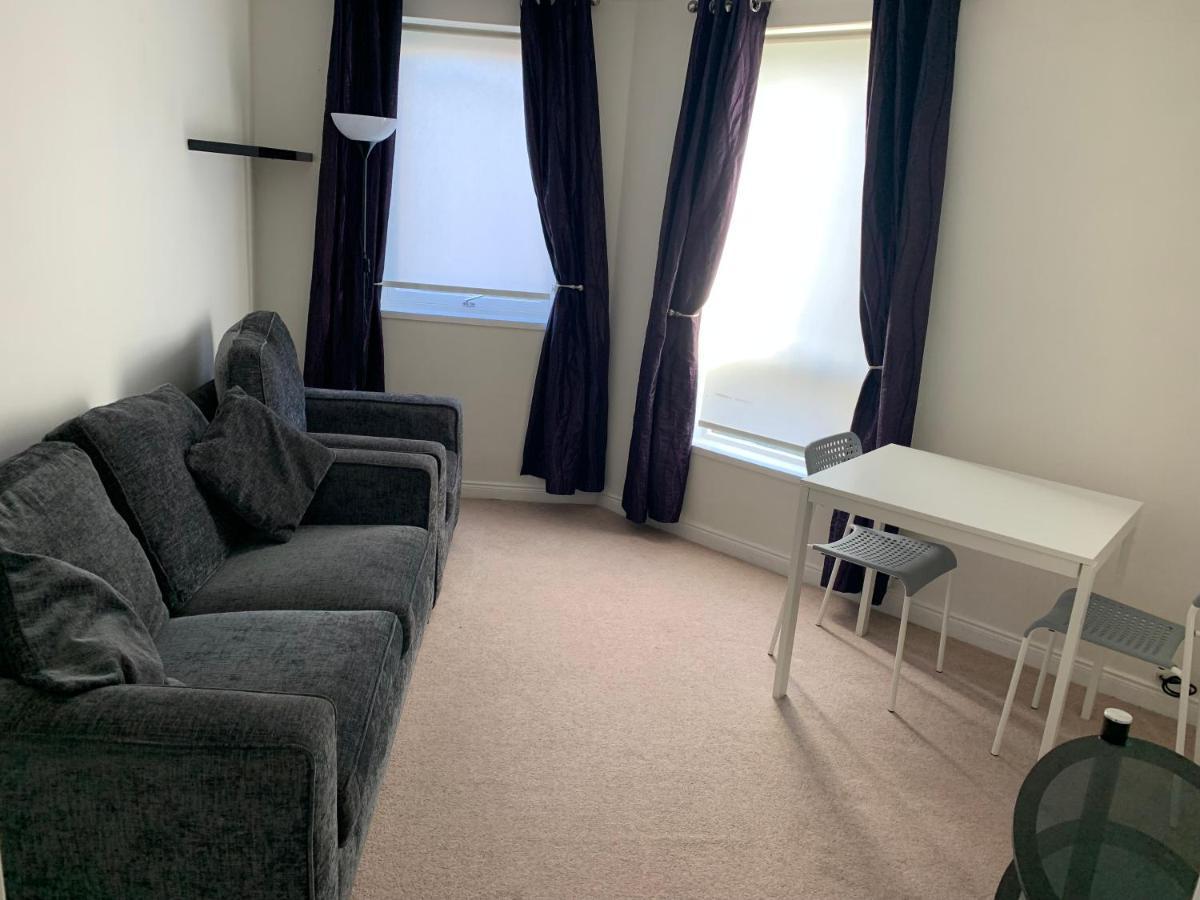 1 Bedroom Central Flat With Parking Space 爱丁堡 外观 照片